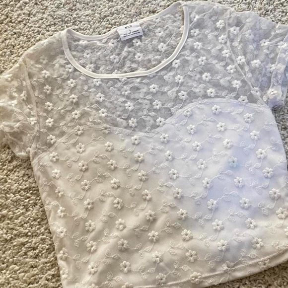 embroidered flower top - Picture 2 of 4